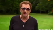 Johnny Hallyday a enregistré le message vidéo dans son jardin de Marnes-la-Coquette, dans les Yvelines.