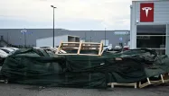 Tesla incendiées : un collectif anarchiste revendique l'action