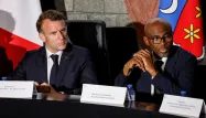 Quatre mois après le passage du cyclone qui a fait quelque 40 morts et causé 3,5 milliards d'euros de dommages, le chef de l'Etat est venu faire "le constat de ce qui est bien fait, ce qui n'est pas assez bien fait" et "donner le cap".