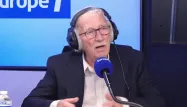 Jacques Vendroux, chroniqueur sportif, était l'invité de l'émission "On marche sur la tête".