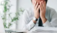 Un employé au bureau (Illustration)