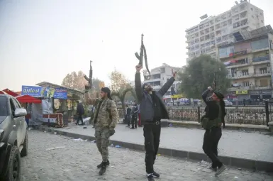 Les rebelles ont lancé le 27 novembre une offensive fulgurante en Syrie, s'emparant très rapidement de vastes territoires et des grandes villes d'Alep et de Hama, avant de progresser vers le sud en direction de Homs.