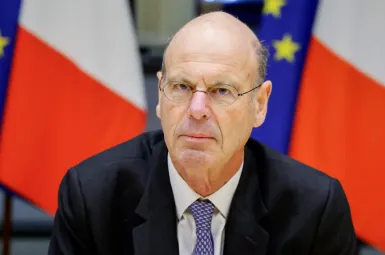 La numéro un de la CFDT et le président du Medef devaient être successivement reçus jeudi en fin d'après-midi par le ministre de l'Économie à Bercy et la dirigeante de la CGT vendredi.