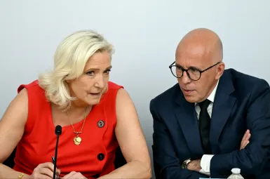 Face à une «possible» dissolution, Marine Le Pen appelle les parlementaires du RN et de l'UDR à se préparer pour «l'emporter»