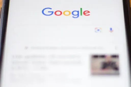 Google accepte de rémunérer certains éditeurs de presse concernant leurs droits voisins.
