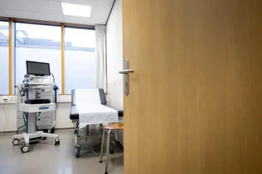 La hausse tendancielle des arrêts maladie dans le secteur privé et chez les contractuels de la fonction publique s'est accélérée après 2019.