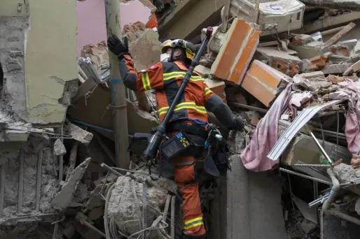 La junte a publié mercredi un nouveau bilan de 2.886 morts, et a indiqué que 4.600 personnes étaient blessées tandis que 373 étaient toujours portées disparues.