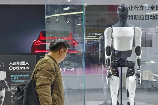 Les premiers pas de danse du robot humanoïde de Tesla, baptisé Optimus, agitent les réseaux sociaux.