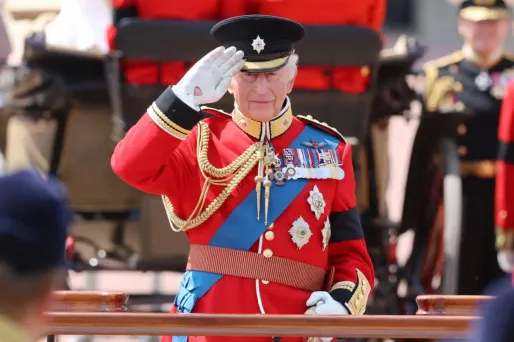 A Londres, la parade d'anniversaire du roi rend hommage aux victimes du crash du vol de l'Air India